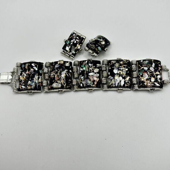 Vintage PAM Pamolina black "Confetti" Lucite Bracelet and Clip on Earrings set! - Picture 3 of 16